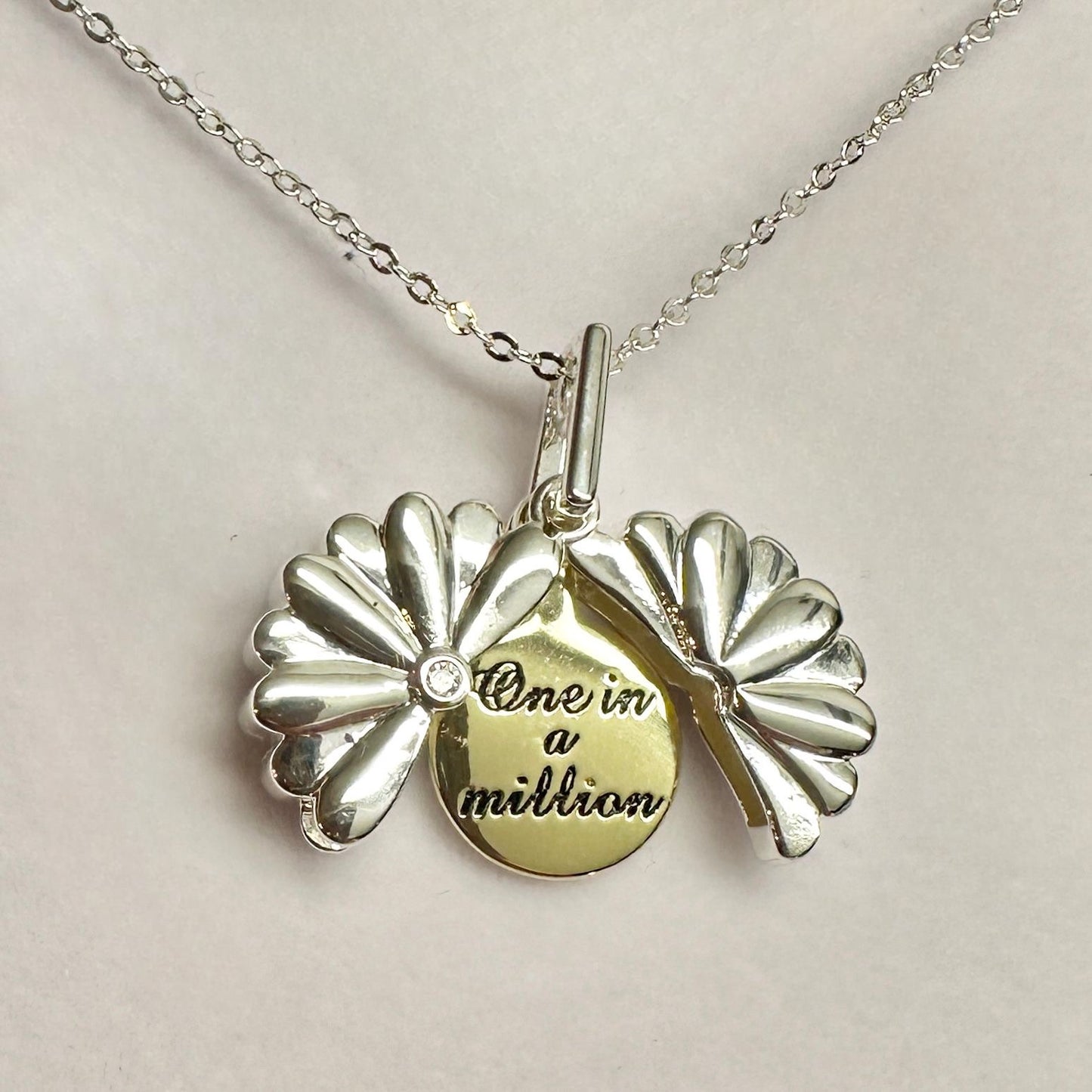 One in Million Daisy Necklace