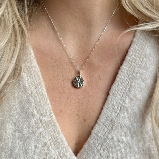 One in Million Daisy Necklace