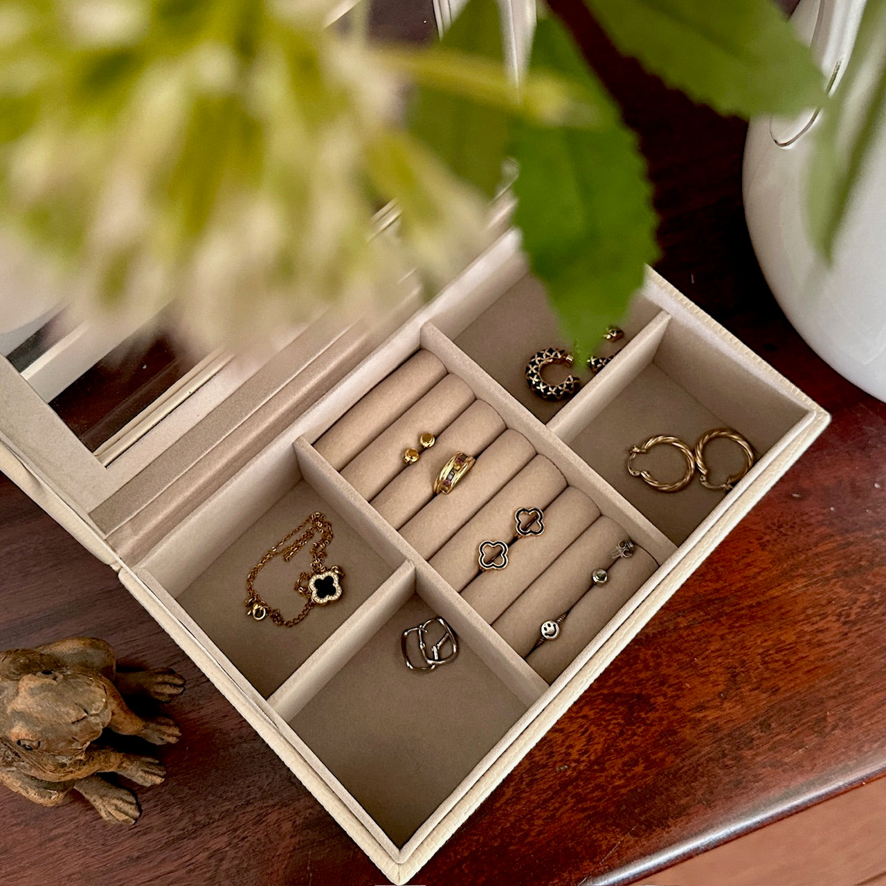 Elegant jewelry boxes in pink, cream, and large designs with compartments, mirrors, and gold heart accents, perfect for storing rings and jewelry."