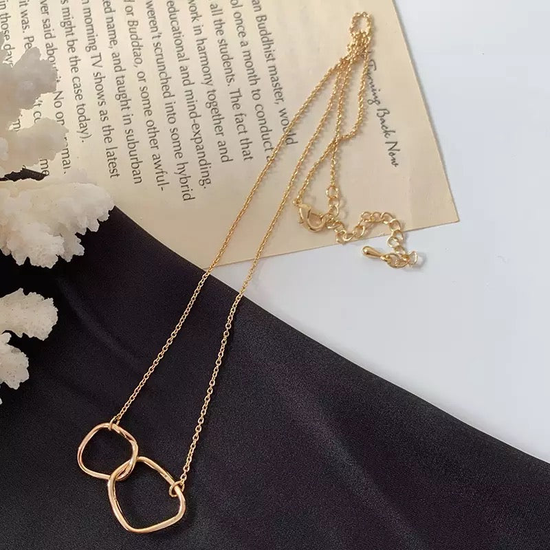 Gold interlinked hoops friendship necklace